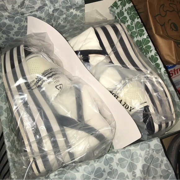 Kate Spade New York Highrise Spade Wedge Sandals Brand New In Box - Picture 8 of 10